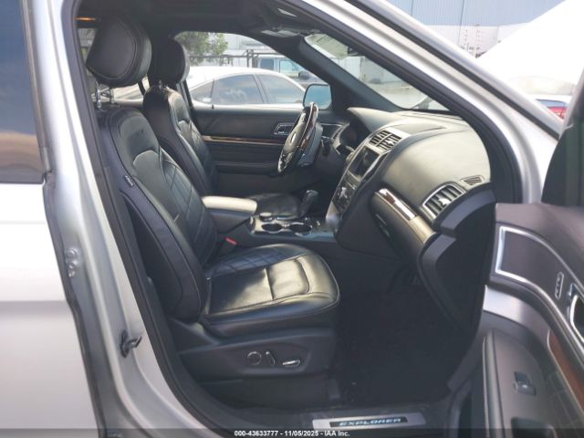 Ford Explorer Platinum Image 6