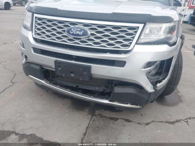 Ford Explorer Platinum Image 8