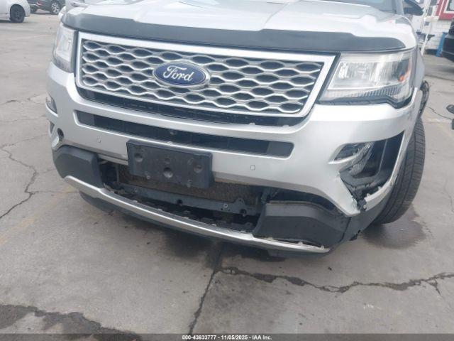 Ford Explorer Platinum Image 8