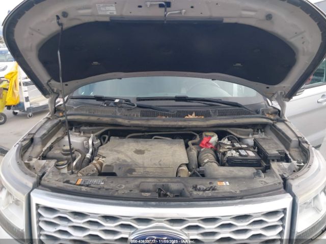 Ford Explorer Platinum Image 5