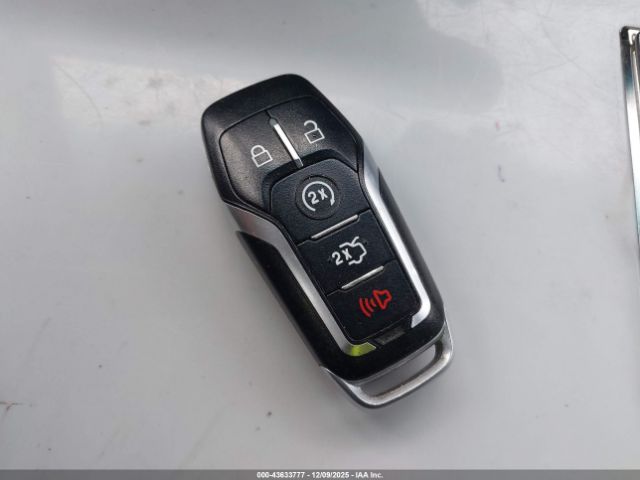 Ford Explorer Platinum Image 11