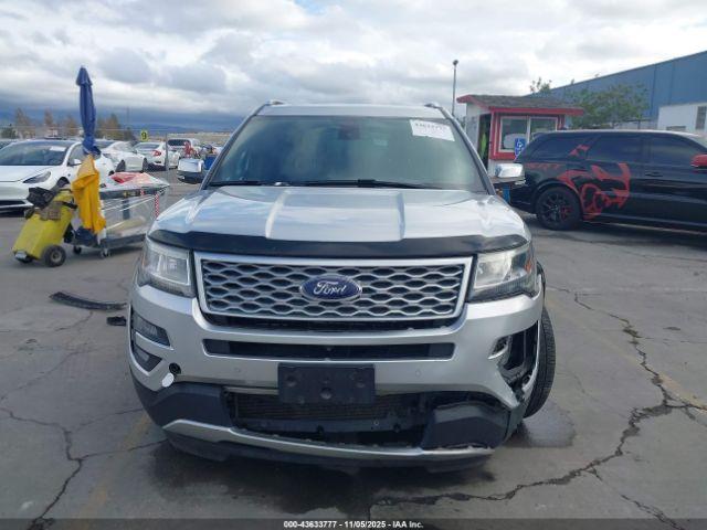 Ford Explorer Platinum Image 13