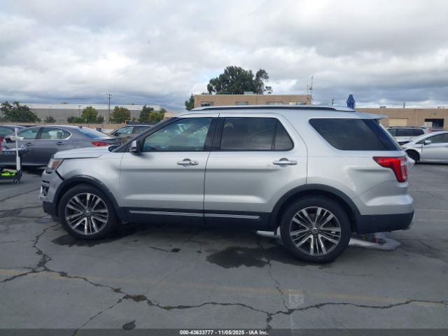 Ford Explorer Platinum Image 14