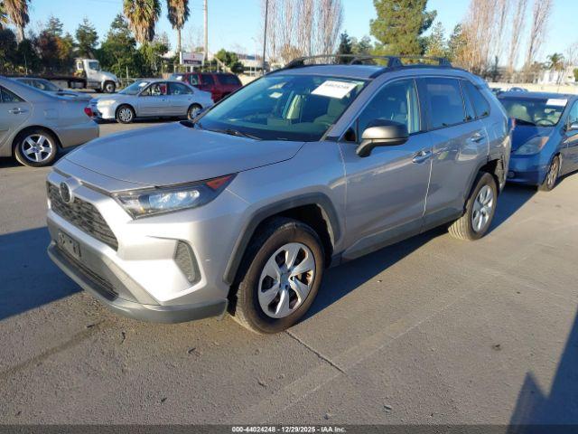 Toyota RAV4 Le Image 9