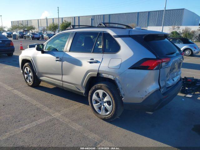 Toyota RAV4 Le Image 16