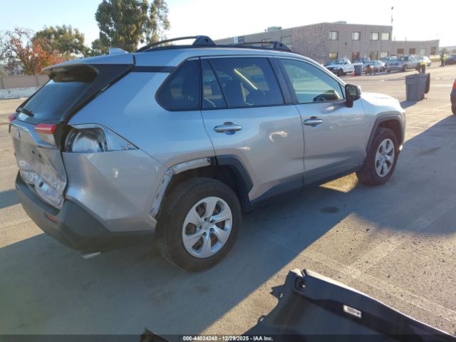 Toyota RAV4 Le Image 17