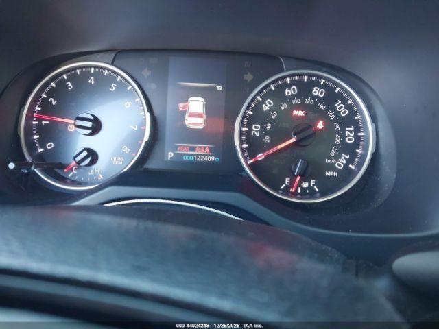 Toyota RAV4 Le Image 8