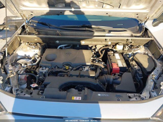 Toyota RAV4 Le Image 5