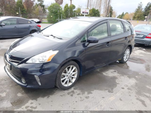 Toyota Prius v Five Image 4