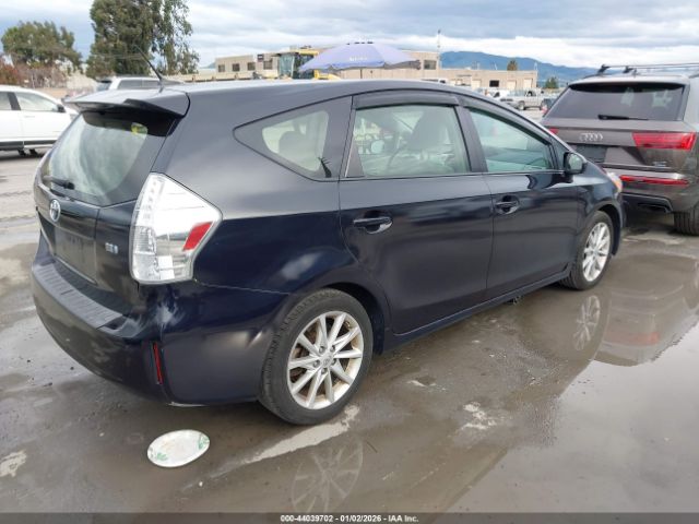 Toyota Prius v Five Image 13