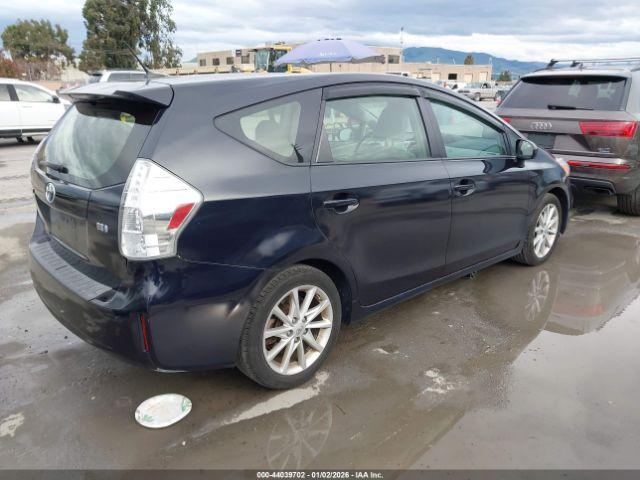 Toyota Prius v Five Image 13