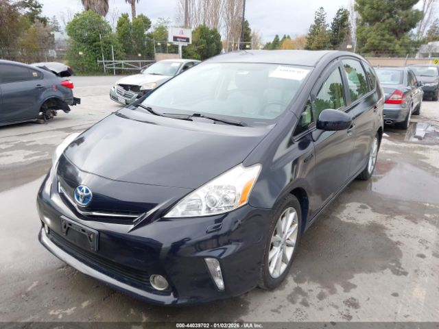 Toyota Prius v Five Image 12