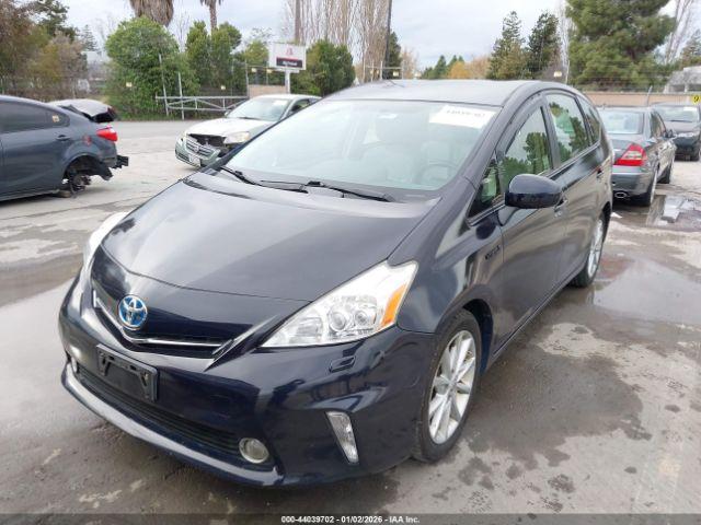 Toyota Prius v Five Image 12