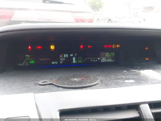 Toyota Prius v Five Image 7