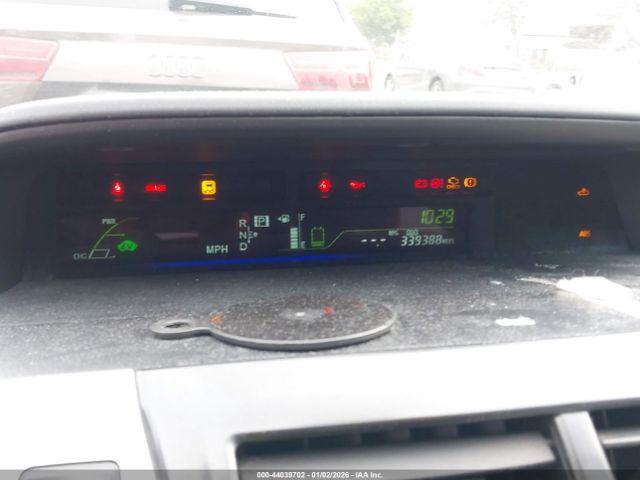 Toyota Prius v Five Image 7