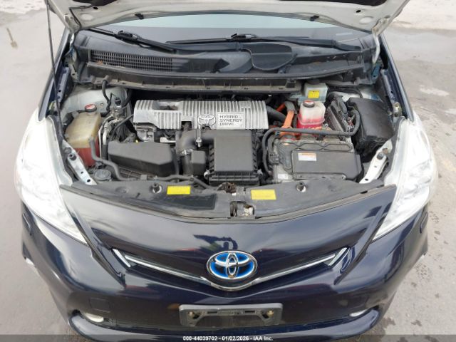 Toyota Prius v Five Image 8