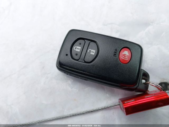 Toyota Prius v Five Image 9