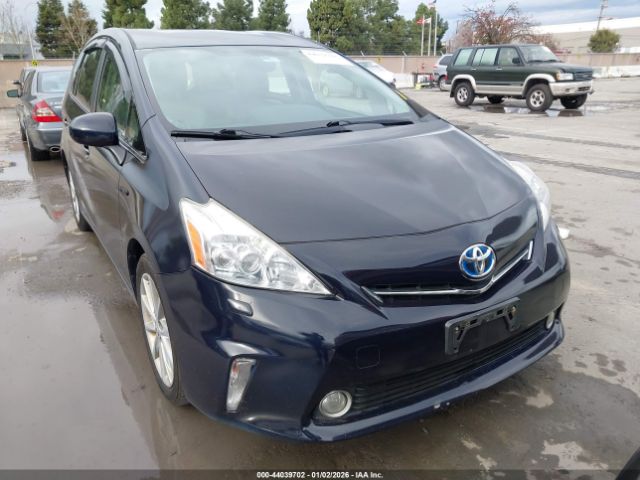 Toyota Prius v Five Image 15