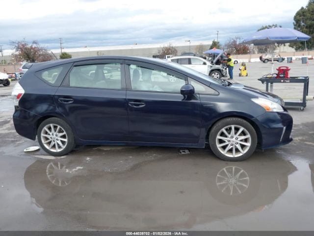 Toyota Prius v Five Image 11