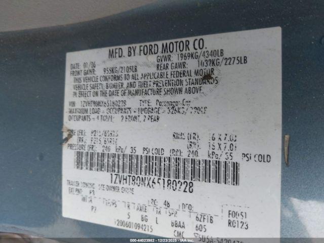 Ford Mustang V6 Image 11