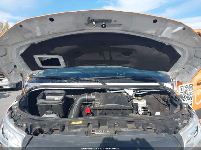 Mercedes-Benz Sprinter 2500 Standard Roof 4-cyl Gas Image 11