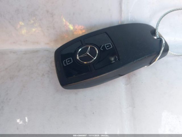 Mercedes-Benz Sprinter 2500 Standard Roof 4-cyl Gas Image 12