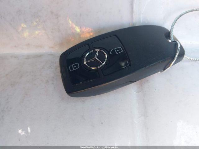 Mercedes-Benz Sprinter 2500 Standard Roof 4-cyl Gas Image 12