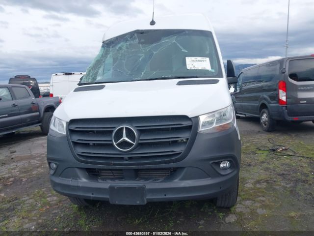Mercedes-Benz Sprinter 2500 Standard Roof 4-cyl Gas Image 2
