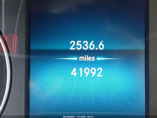 Mercedes-Benz Sprinter 2500 Standard Roof 4-cyl Gas Image 15