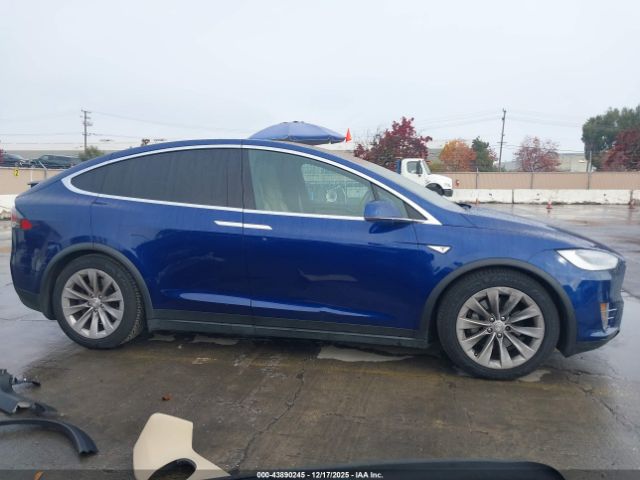 Tesla Model X Image 11
