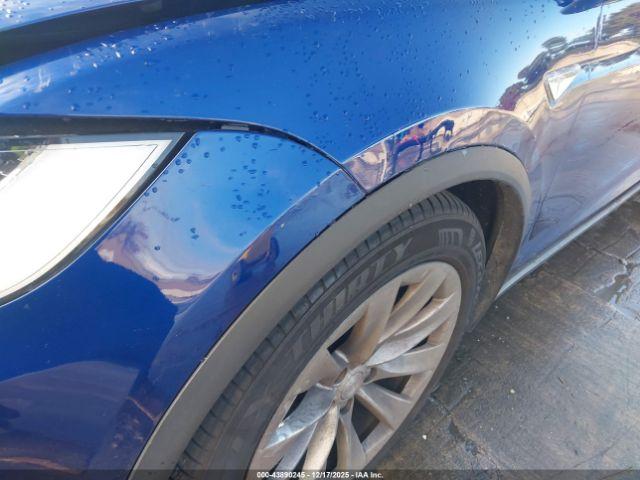 Tesla Model X Image 20