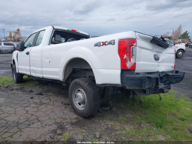 Ford F-250 Xl Image 3