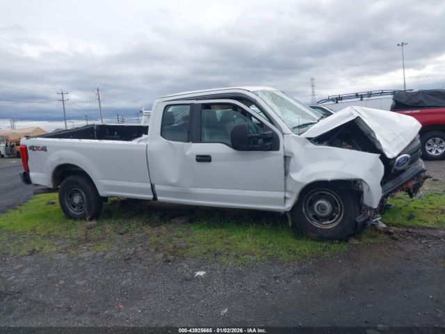 Ford F-250 Xl Image 2