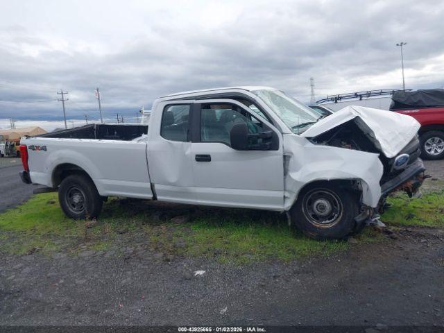 Ford F-250 Xl Image 2