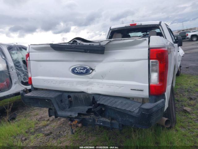 Ford F-250 Xl Image 20