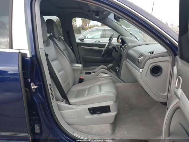 Porsche Cayenne Image 12