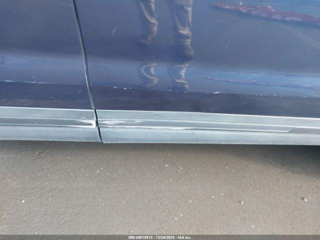 Ford Explorer Image 4