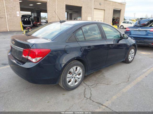 Chevrolet Cruze Ls Auto Image 8