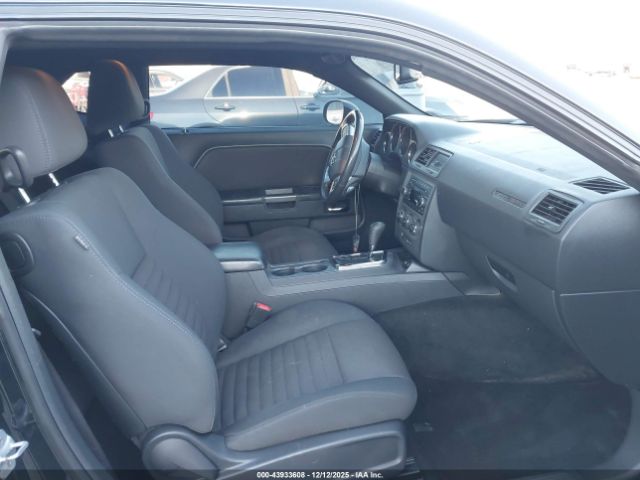 Dodge Challenger Image 2