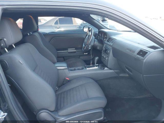 Dodge Challenger Image 2