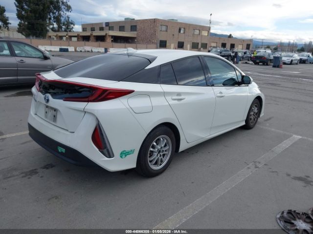 Toyota Prius Prime Premium Image 16