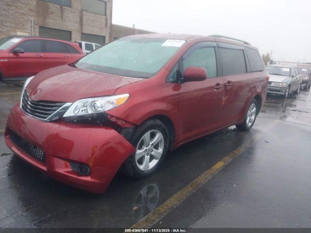 Toyota Sienna Le 8 Passenger Image 9