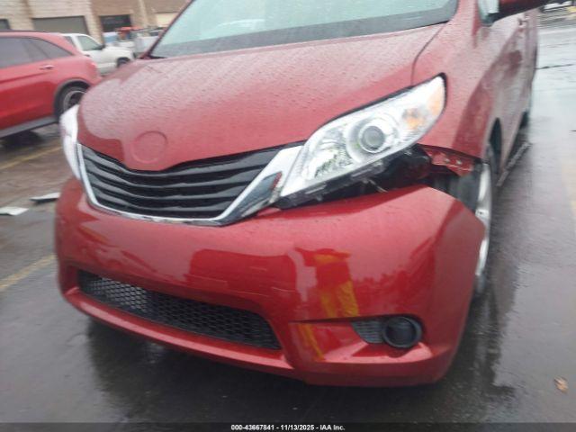 Toyota Sienna Le 8 Passenger Image 10