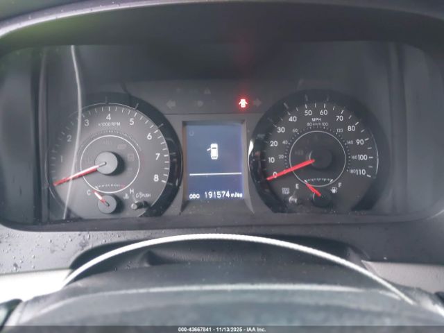 Toyota Sienna Le 8 Passenger Image 11