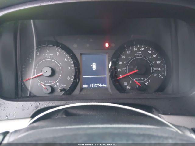 Toyota Sienna Le 8 Passenger Image 11