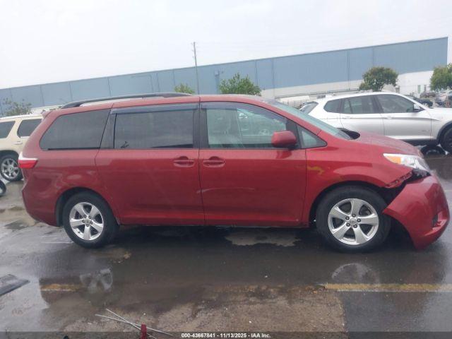 Toyota Sienna Le 8 Passenger Image 15