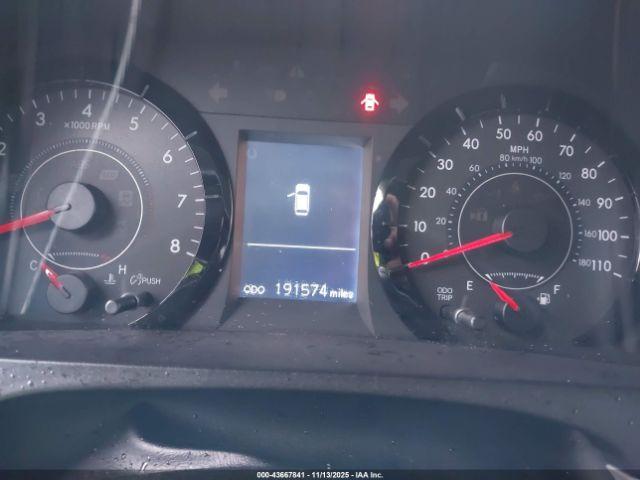 Toyota Sienna Le 8 Passenger Image 16