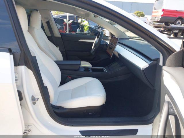 Tesla Model 3 Rear-wheel Drive Image 5