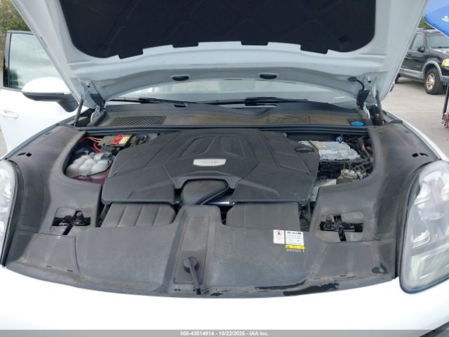 Porsche Cayenne Platinum Edition Image 12