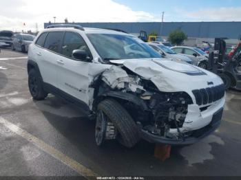  Salvage Jeep Cherokee